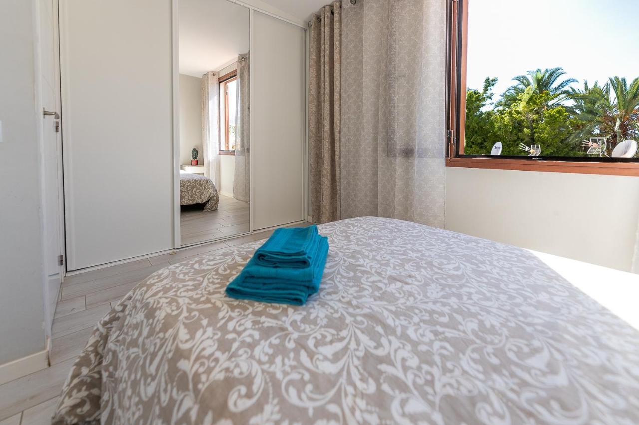 Detached 3-Story Home, Seafront And Central Playa de las Americas (Tenerife) Bagian luar foto