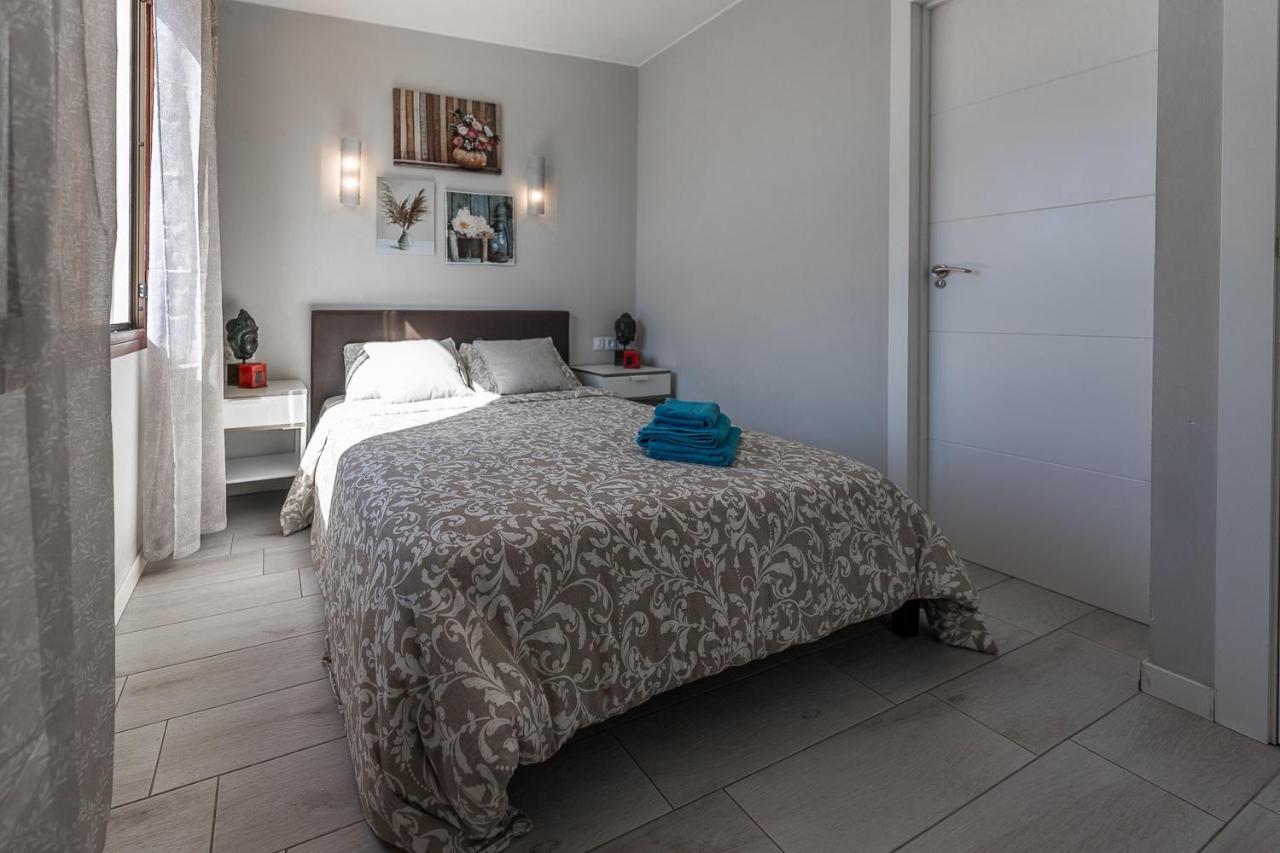 Detached 3-Story Home, Seafront And Central Playa de las Americas (Tenerife) Bagian luar foto
