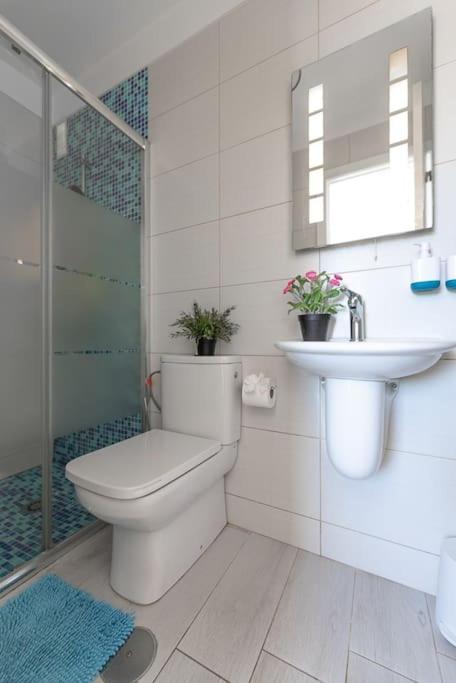 Detached 3-Story Home, Seafront And Central Playa de las Americas (Tenerife) Bagian luar foto